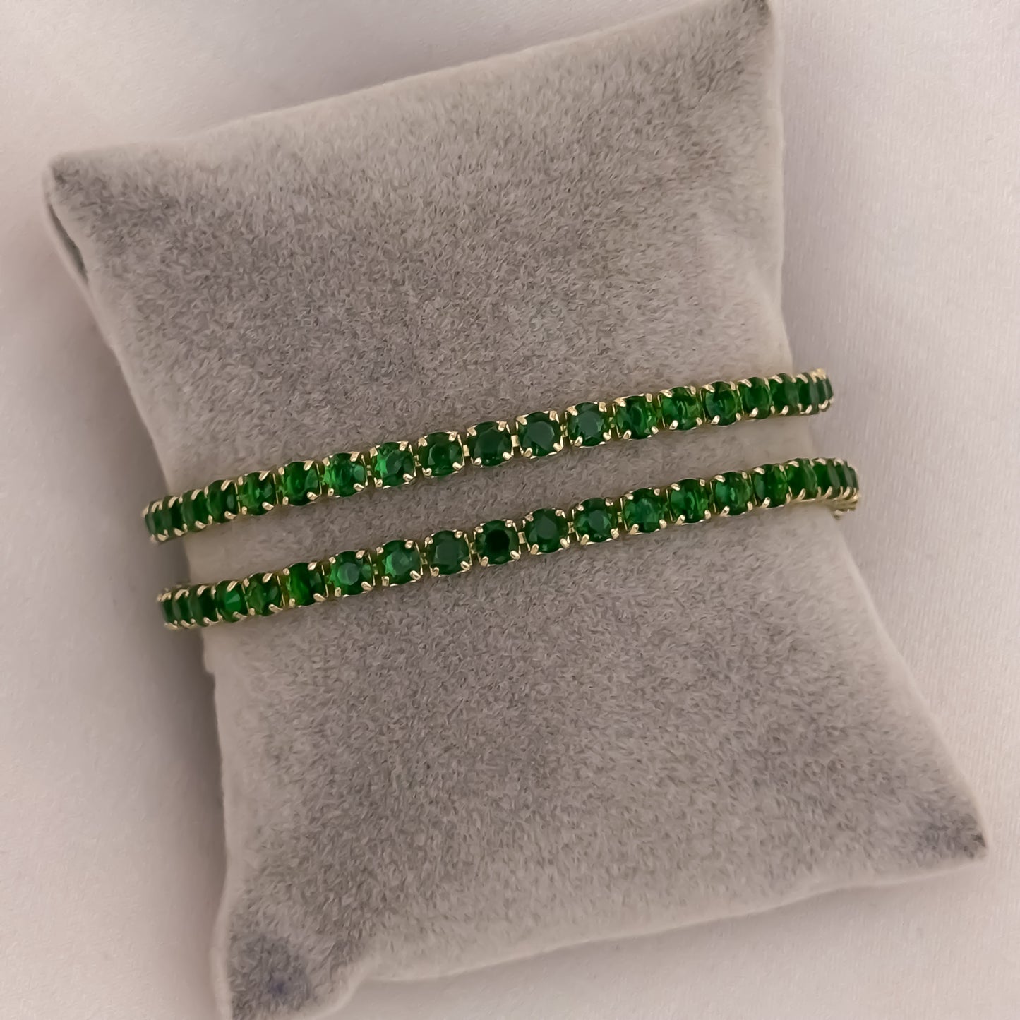 Promoción de 2 Esclavas para Parejas Tejido Tennis Verde Esmeralda de 20cm de 18cm y 3mm de Grosor en Oro Laminado 18k con Garantia de por vida