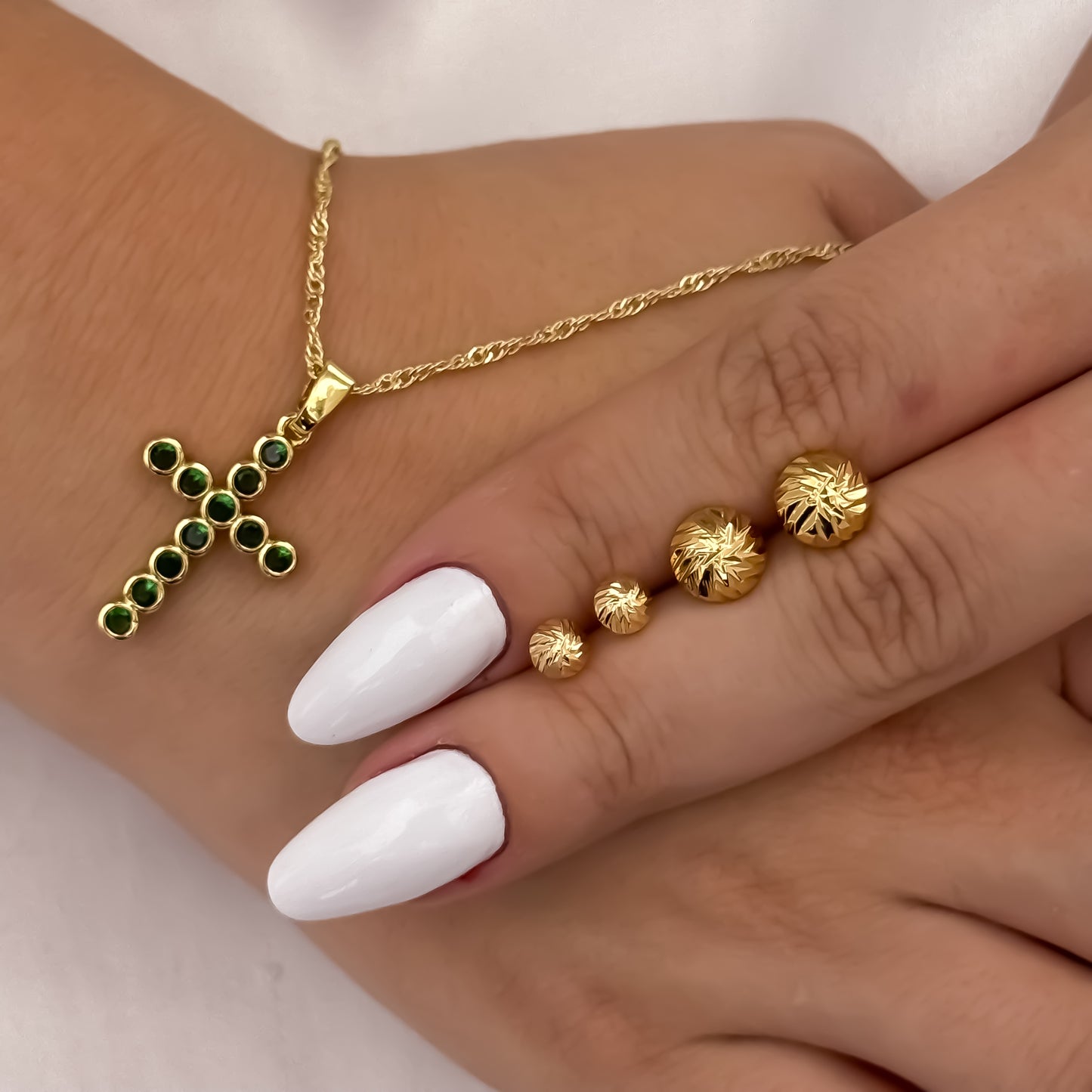 Cadena Tejido Singapur de Dama de 45cm + Cruz Verde Esmeralda + Par de Topo Balin Italiano de 8mm - 6mm en Oro Laminado 18k con Garantia de por vida