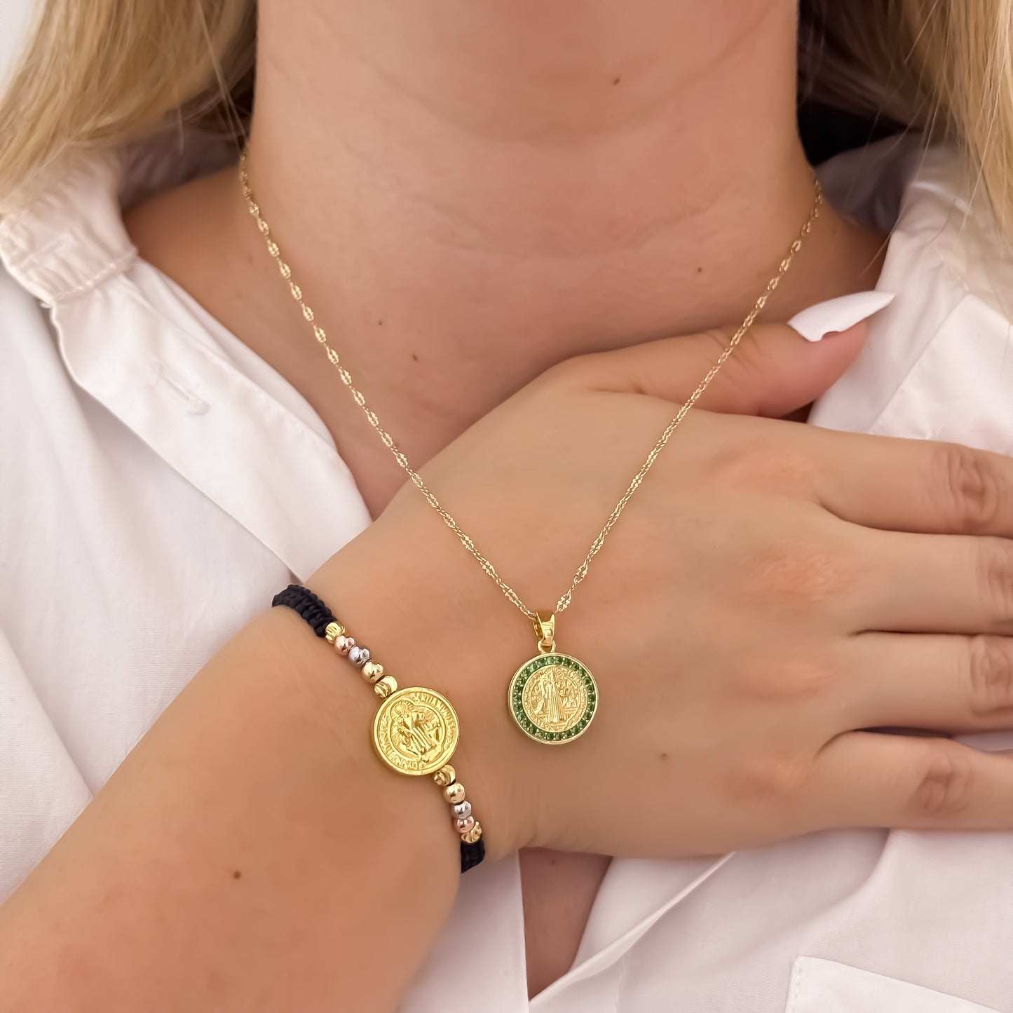 Cadena Tejido Crispeta de 45cm + San Benito Proteccion con Micro Circones Verde Esmeralda + Pulseras de 3 Oros de San Benito Proteccion en Oro Laminado 18k con Garantia de por vida