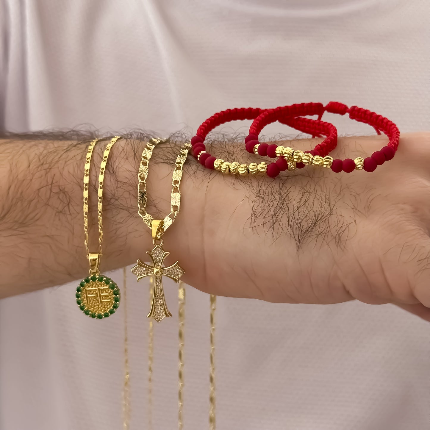 Promcion de Cadenas Para Parejas en Tejido Escalera con Destellos Hombre y Dama + Dijes de Fe + Cruz con Micro Circones 2 Pulseras Hilo Rojo en Balin Italiano de 4mm en Oro Laminado 18k con Garantía de por vida