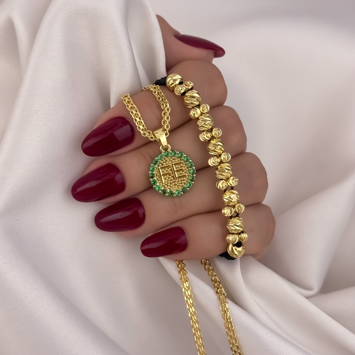 Cadena Tejido Chino de Dama de 45cm de 3mm + Dije de Fe con Micro Circones Verde Esmeralda + Pulsera Doble Carril Balin Italiano e 4mm en Oro Laminado 18k