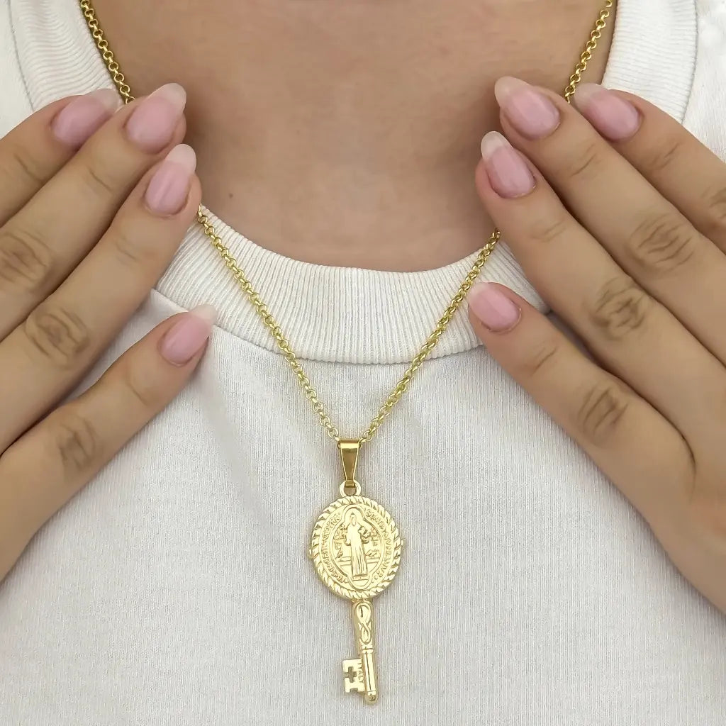 Amuleto de LLave de San Benito en Oro Laminado 18k con Garantia de por vida