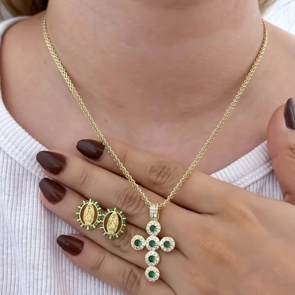Cadena Tejido Chino de Dama de 45cm de 3mm de Grosor + Cruz Verde Esmeralda + Topos de Virgen de Guadalupe circones verde en Oro Laminado 18k