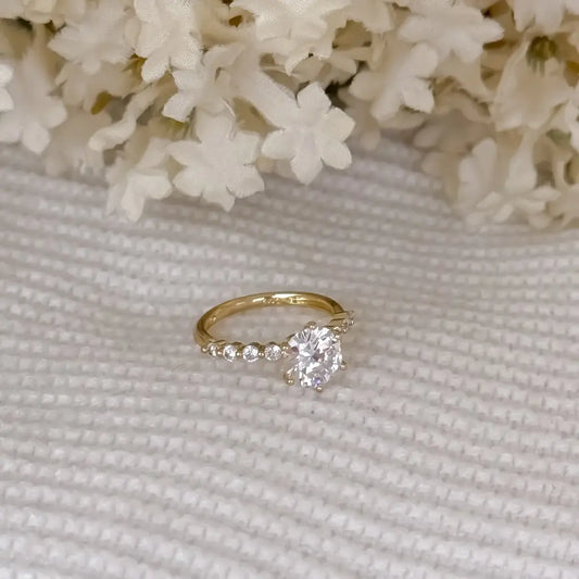 Argolla De Dama De Cintillo De Cristales Y Corazón De Piedra Cristal