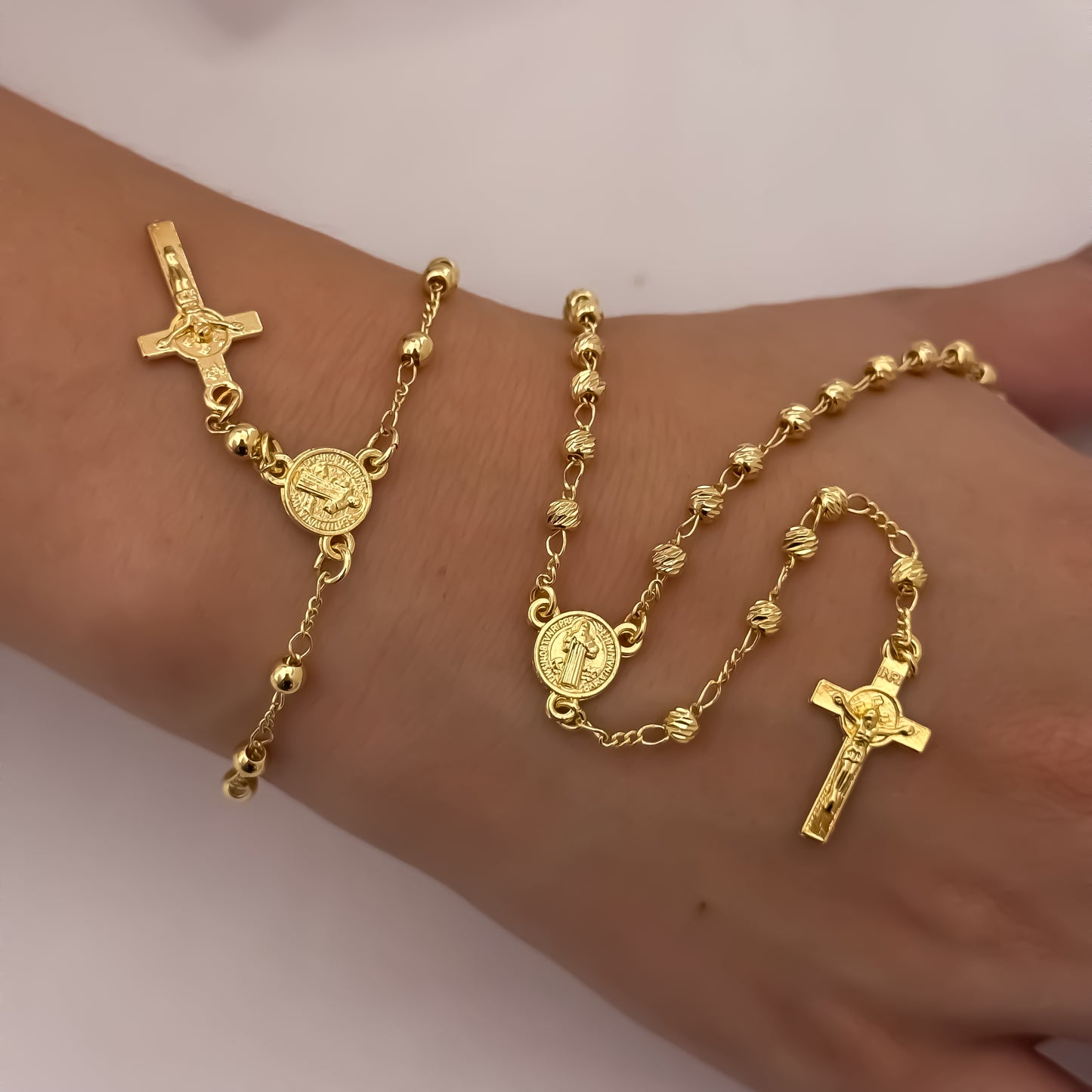 Rosario de San Benito Protección  para Dama de 45cm en Balin Diamantado de 5mm + Denario de San Benito en Oro Laminado 18k con Garantia de por vida