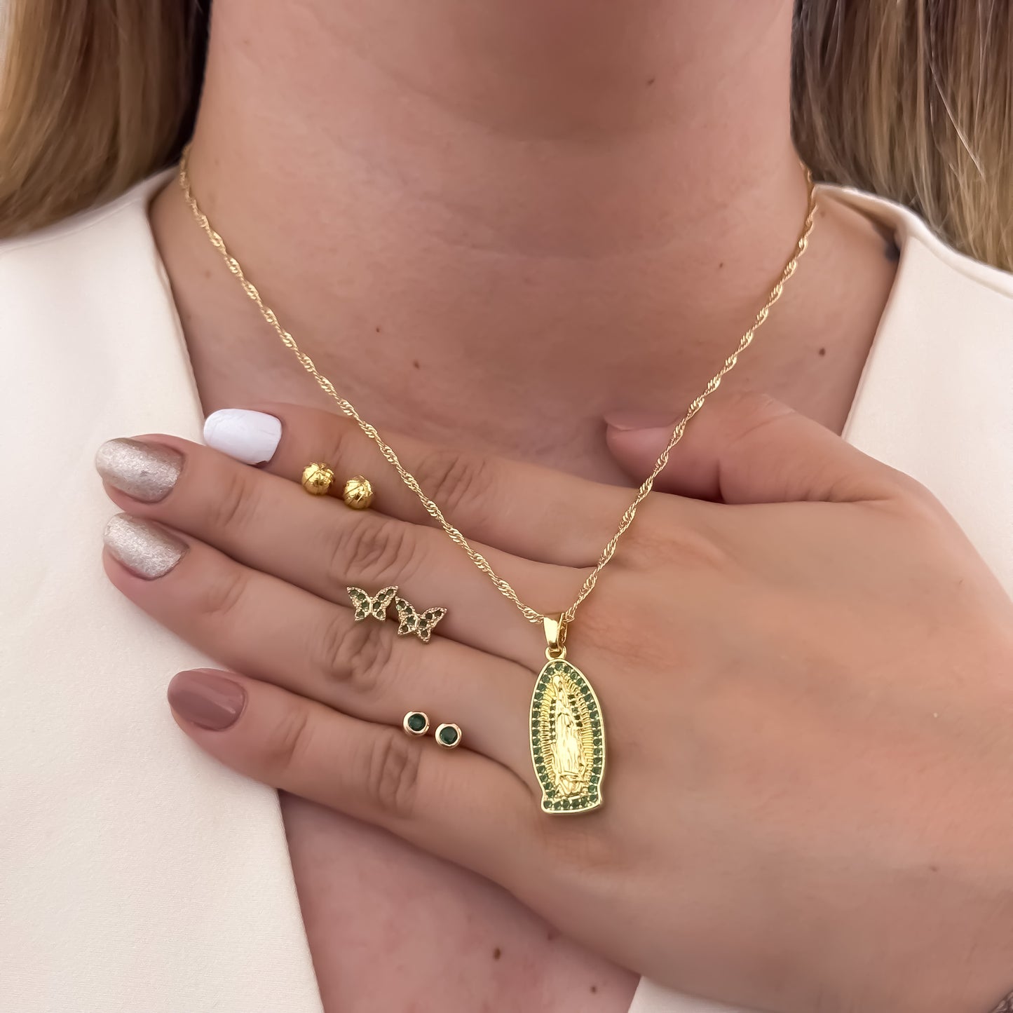 Conjunto Para Dama Cadena Tejido Catier de 45cm + Virgen de Guadalupe Verde + Trio de Topos  Topo Balin , Mariposa Verde y Topos Verde Esmeralda en Oro Laminado 18k con Garantía de por vida