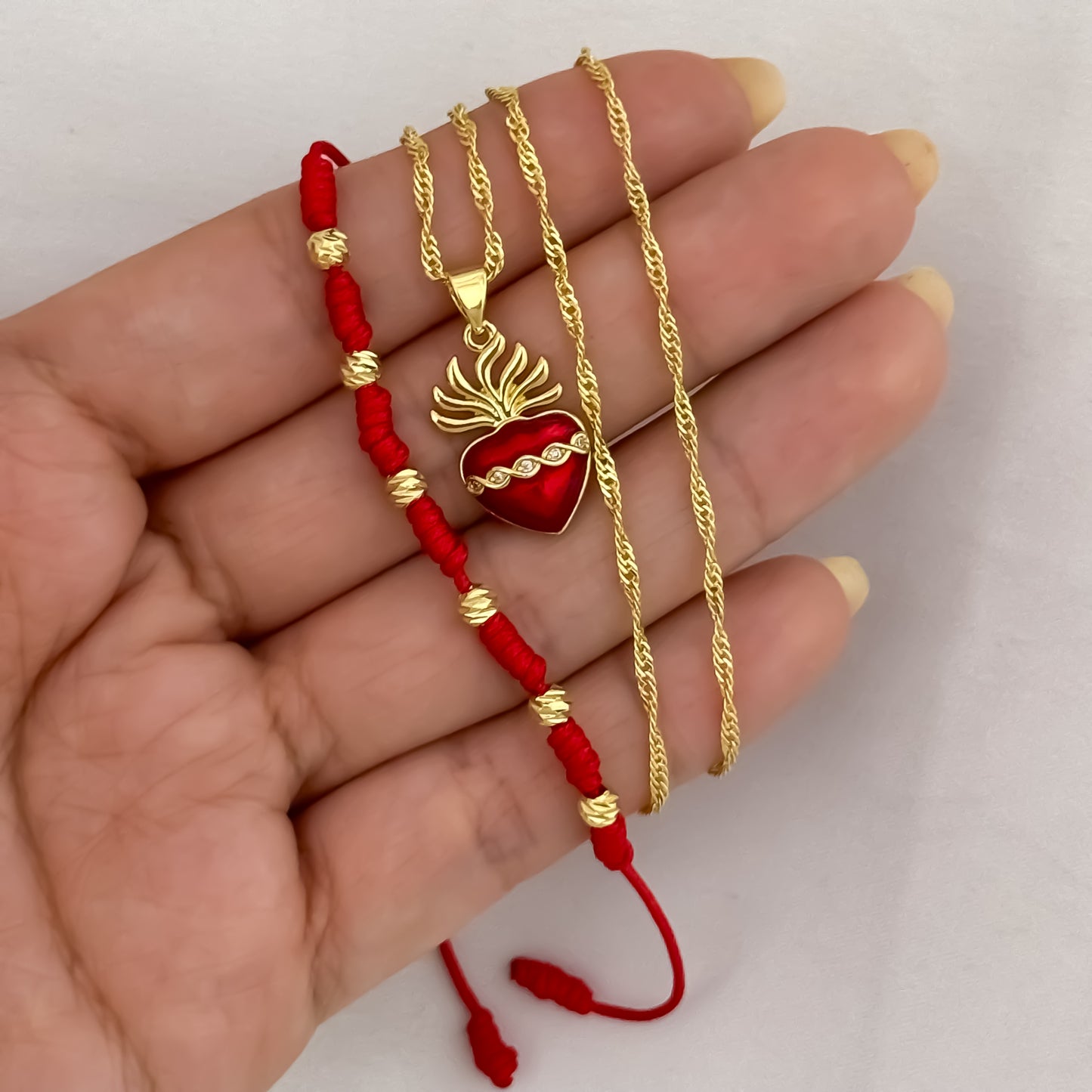 Cadena Tejido Singapur de Dama de 45cm + Corazon de Jesus + Pulsera de 7 Nudos en Balin de 4mm en Oro034052552626 Laminado 18k con Garantia de por vida