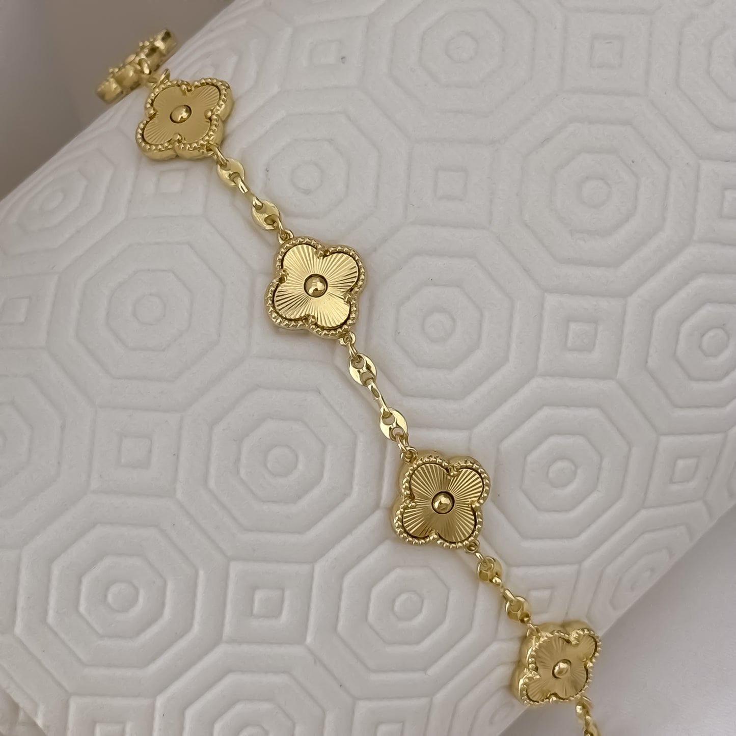 Pulsera Van Cleef en Tejido Gucci en Oro Amarillo de buena suerte en Oro Laminado 18k con Garantía de por vida