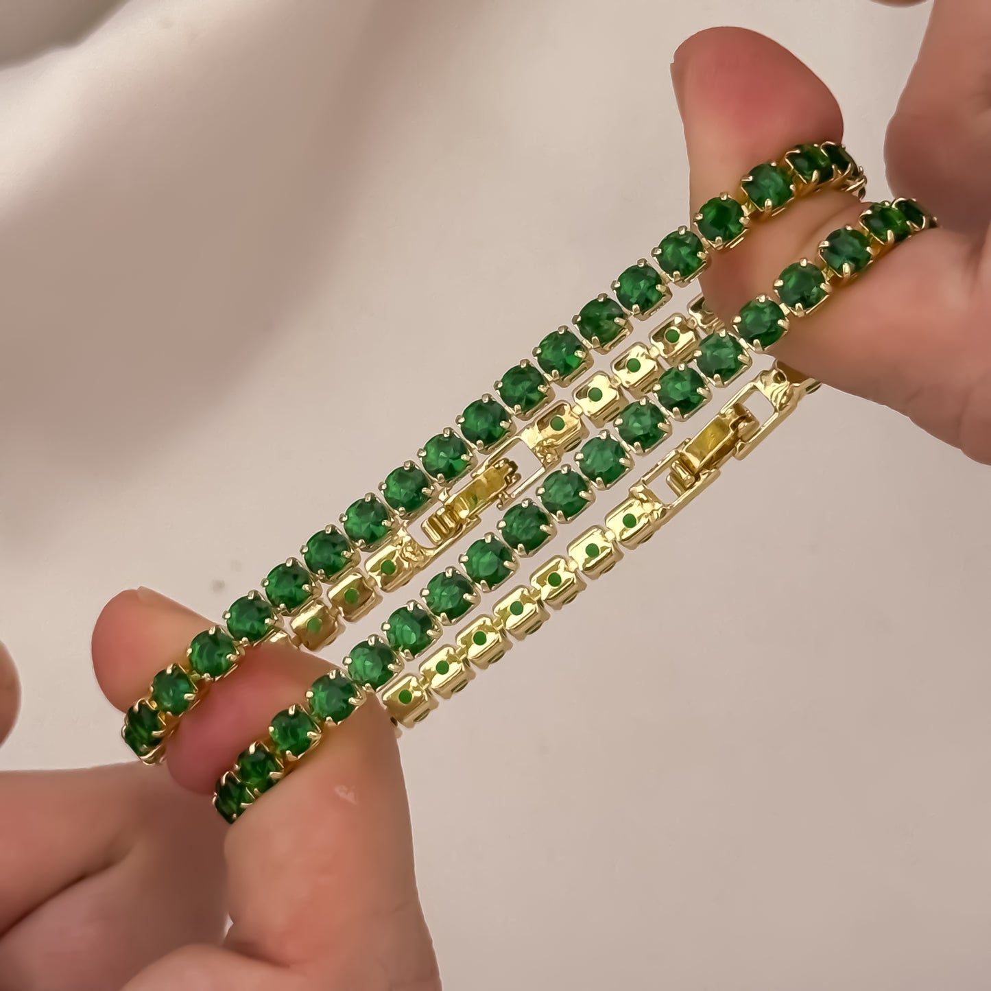 Promoción de 2  Esclavas para Parejas Tejido Tennis Verde Esmeralda de 20cm de 18cm y 3mm de Grosor en Oro Laminado 18k con Garantia de por vida