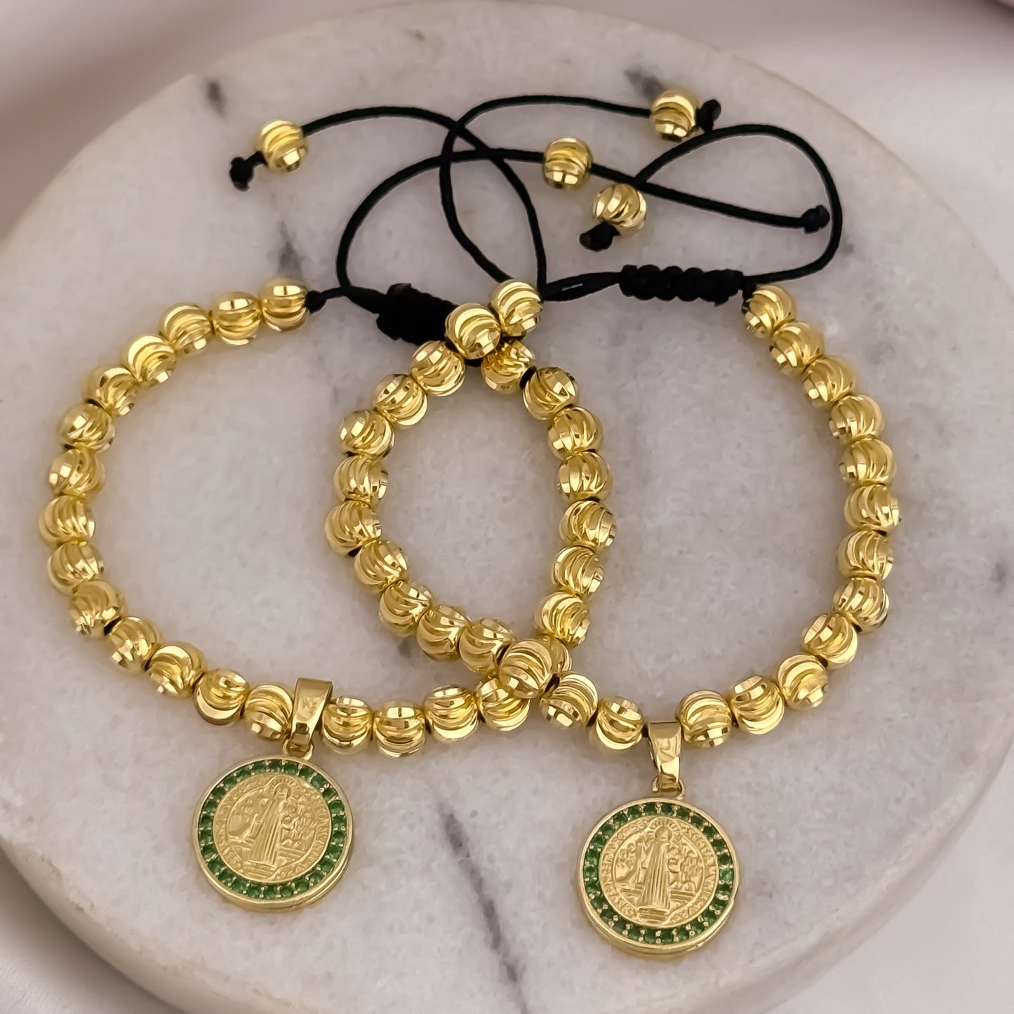 Promocion de 2 Pulseras para Parejas en Balin Italiano de 6mm con  San Benito Protección en Oro Laminado 18k con Garantia de por vida