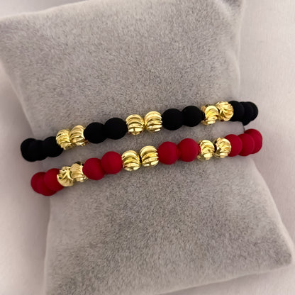 Brazaletes para Parejas en  Hilo Rojo y Negro en Balin Italiano en Oro Laminado 18k con Garantia de por vida