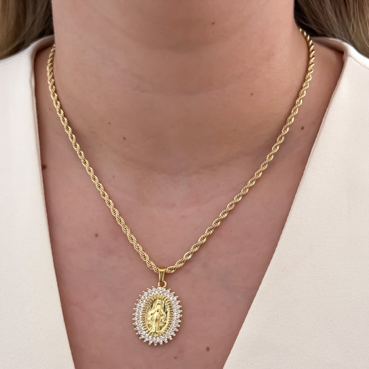 Cadena Tejido Lazo Siciliano de Dama de 45cm de 3mm de Grosor + Virgen Milagrosa con Micro circones en Oro Laminado 18k