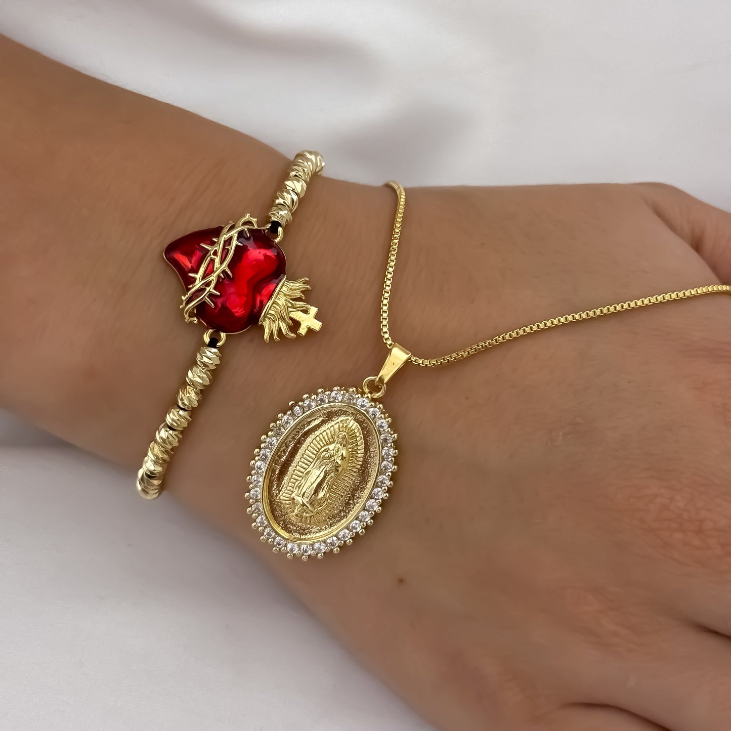 Cadena Tejido Veneciano Delgado de Dama de 45cm de 1mm + Virgen de Guadalupe Tallada + Pulsera de Corazon de Jesús  en Balin Italiano de 4mm en Oro Laminado 18k con Garantia de por vida