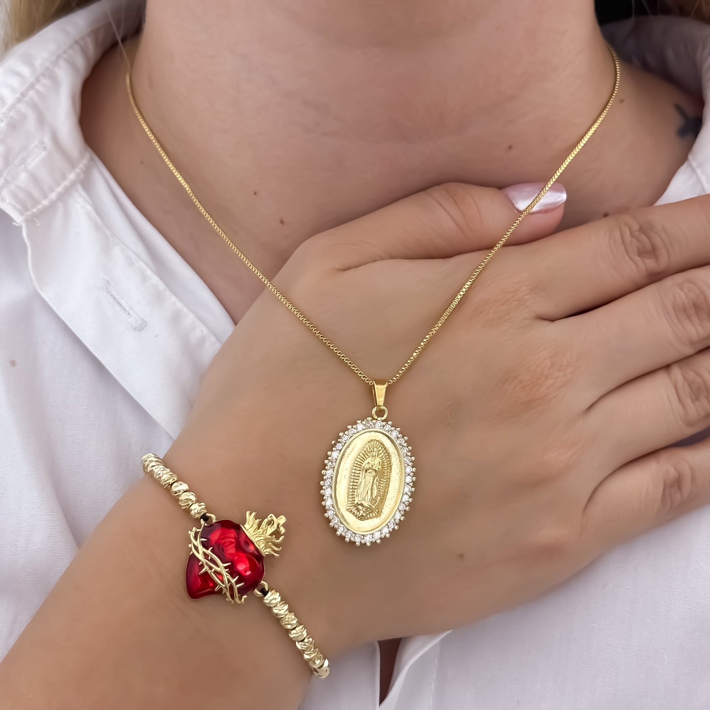 Cadena Tejido Veneciano Delgado de Dama de 45cm de 1mm + Virgen de Guadalupe Tallada + Pulsera de Corazon de Jesús  en Balin Italiano de 4mm en Oro Laminado 18k con Garantia de por vida