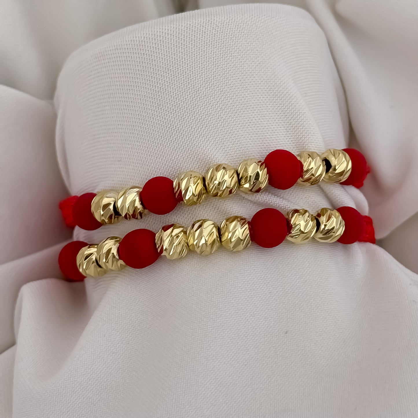Promocion de Par de Pulseras con Hilo Rojo de Unión y Conexión con Balin italiano 6mm en Oro Laminado 18k