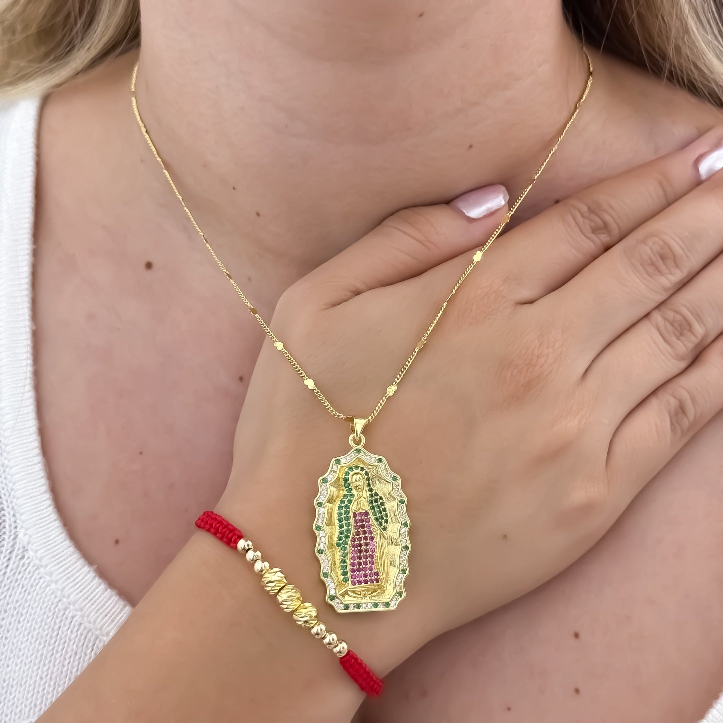 Cadena Tejido Cubana de 45cm + Dije de Virgen de Guadalupe Talla de Colores + Pulsera Balin italiano en Hilo Rojo de Unión en Oro Laminado 18k con Garantía de por vida