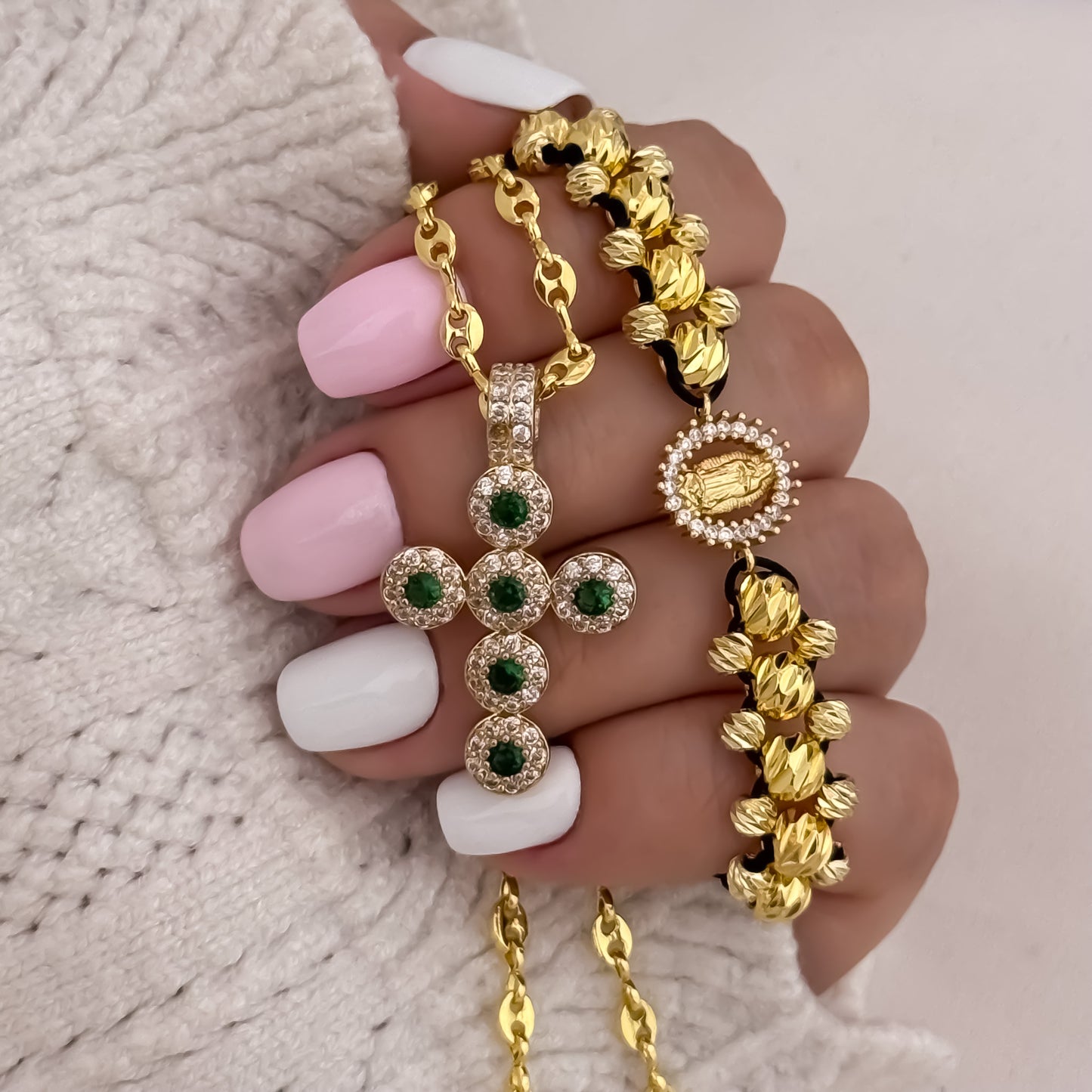 Cadena Tejido Gucci de Dama de 45cm de 3mm + Cruz Verde Esmeralda + Pulsera Virgen de Guadalupe de  3 Carriles en Oro Laminado 18k con Garantia de por vida