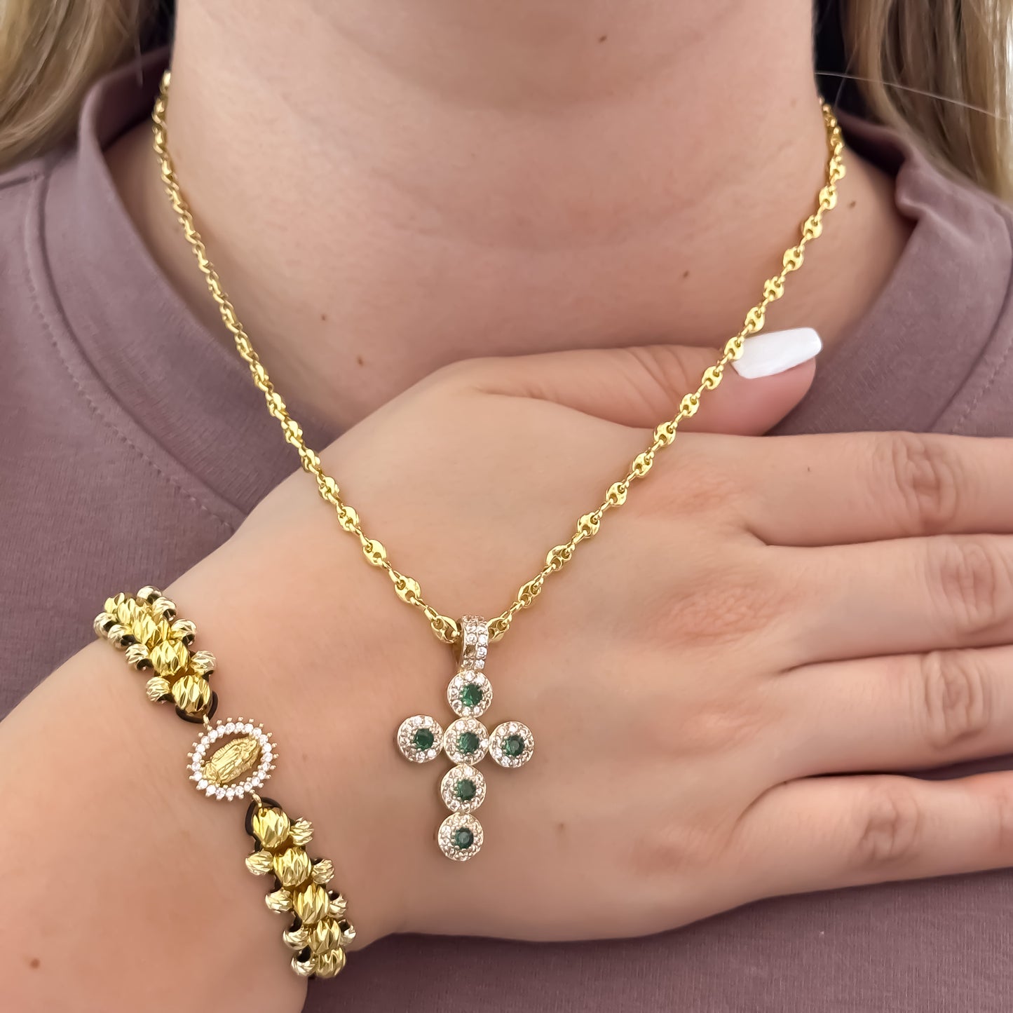 Cadena Tejido Gucci de Dama de 45cm de 3mm + Cruz Verde Esmeralda + Pulsera Virgen de Guadalupe de  3 Carriles en Oro Laminado 18k con Garantia de por vida