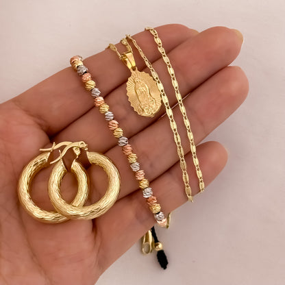 Cadena Tejido Escalera Plana de 45cm + Virgen de Guadalupe Tallada + Pulsera de 3 Oros en balin Italiano de 4mm + Candongas Tubular Tallada en Oro laminado 18k con Garantia de  por vida
