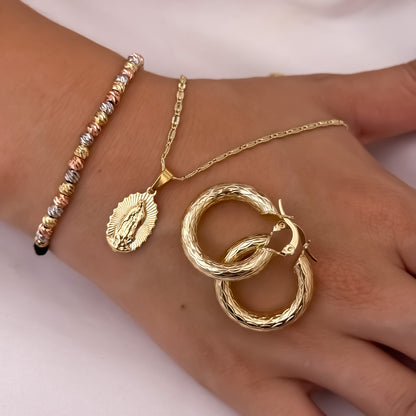 Cadena Tejido Escalera Plana de 45cm + Virgen de Guadalupe Tallada + Pulsera de 3 Oros en balin Italiano de 4mm + Candongas Tubular Tallada en Oro laminado 18k con Garantia de  por vida