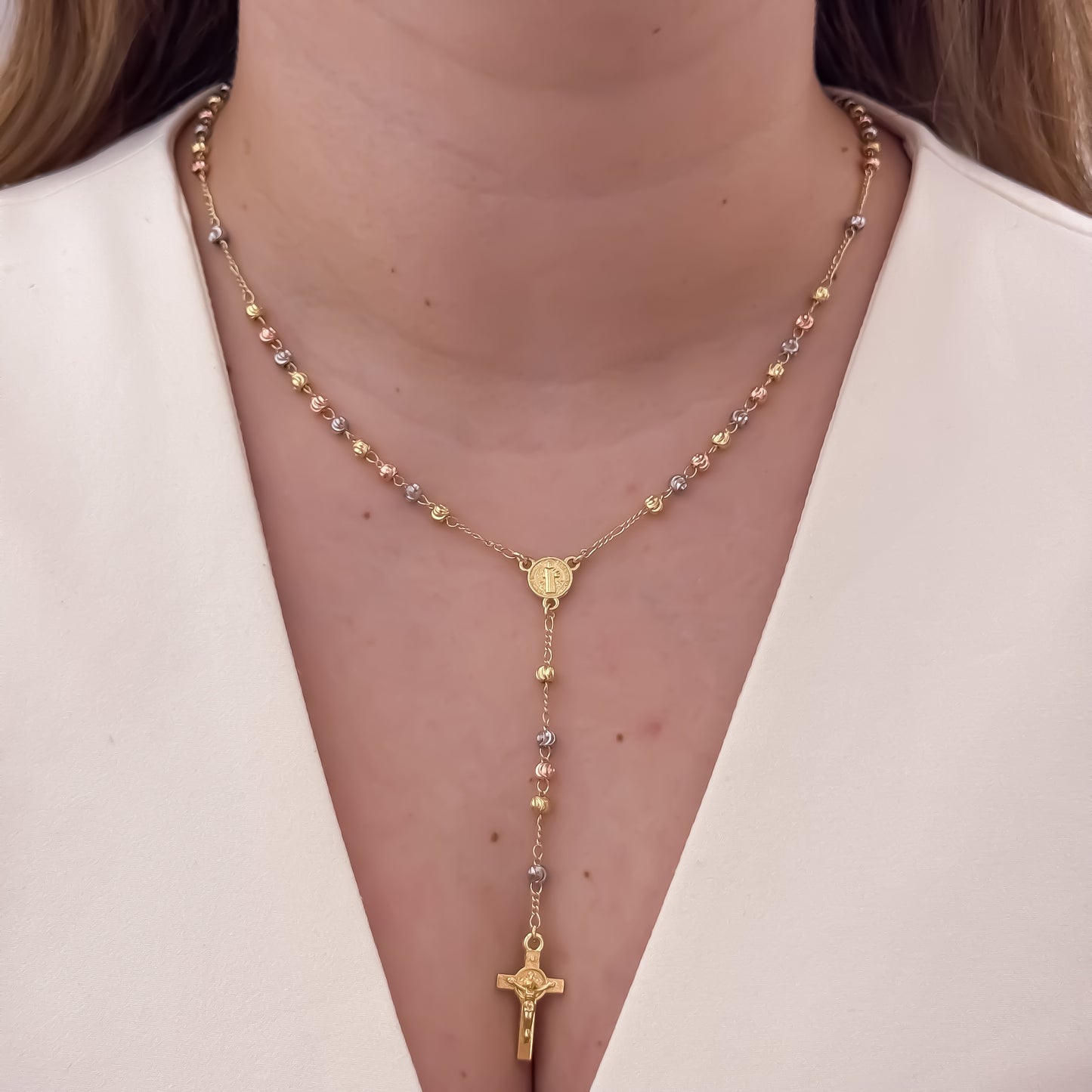 Camandula de San Benito Protección de 3 Oros en Balin Diamantado en Oro Laminado 18k con Garantia de por vida