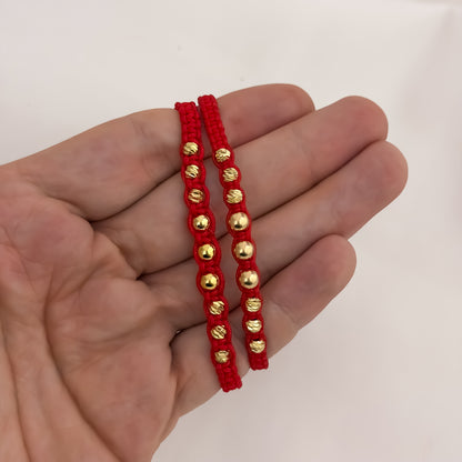 Promoción de 2  Brazaletes Hilo Rojos de Amor en Balin Italiano y Liso  4mm y  Liso  en Oro Laminado 18k con Garantia de ´por vida