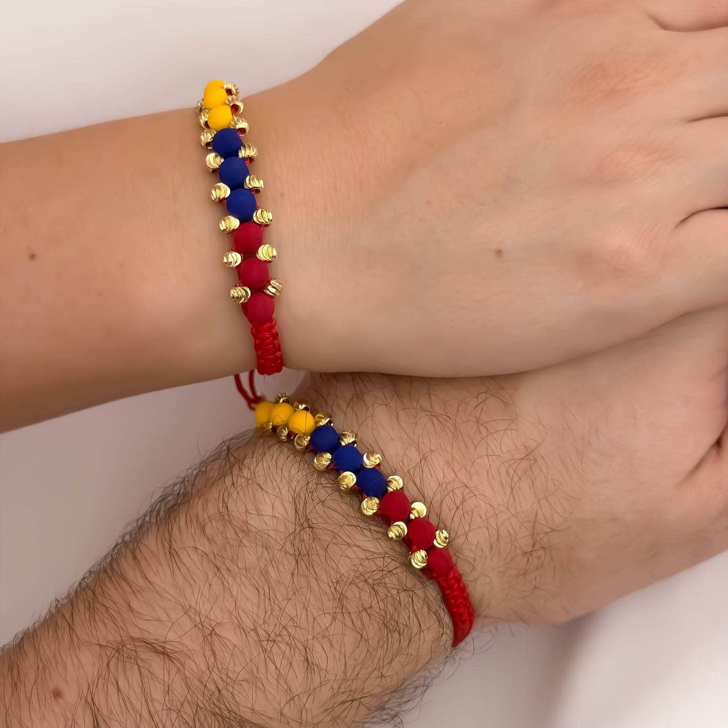 Promocion de 2 Pulseras Para Parejas  de Seleccion Colombia  en Balin Italiano de 6mm en Oro Laminado 18k con Garantia de por vida