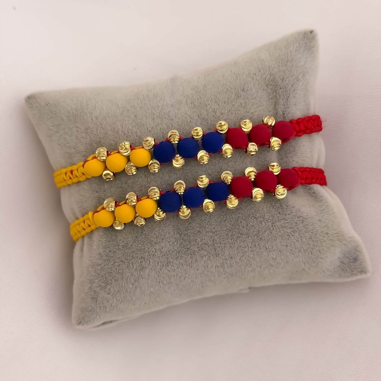 Promocion de 2 Pulseras Para Parejas  de Seleccion Colombia  en Balin Italiano de 6mm en Oro Laminado 18k con Garantia de por vida