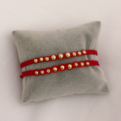 Promoción de 2  Brazaletes Hilo Rojos de Amor en Balin Italiano y Liso  4mm y  Liso  en Oro Laminado 18k con Garantia de ´por vida