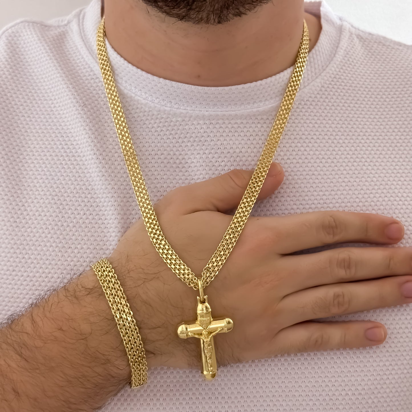 Conjunto para Hombre en Tejido Chino Grueso de 60cm de 6mm de Grosor + Cruz Cristo Madero + Pulsera Tejido Chino  Grueso de 20cm de 6mm de Grosor en Oro Laminado 18k con Garantia de por vida
