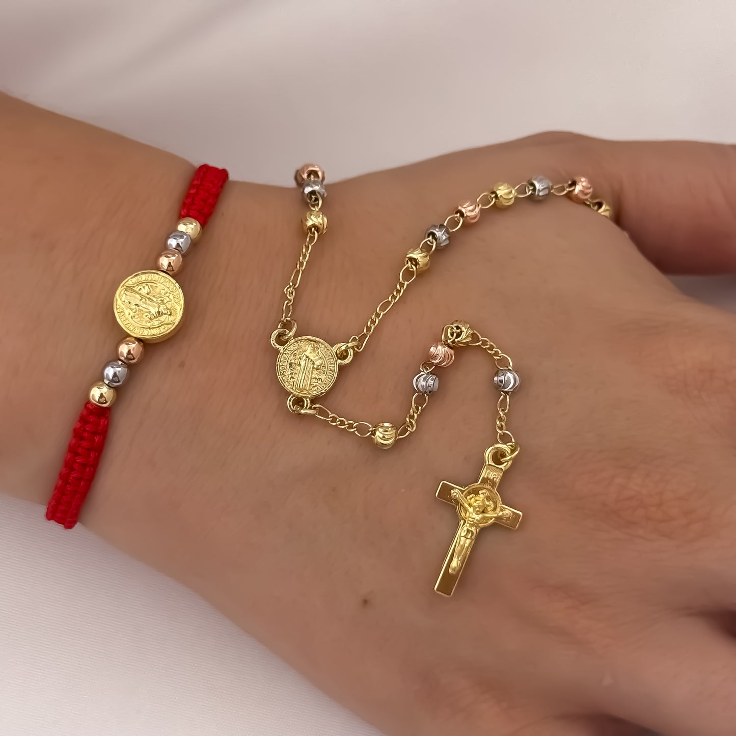 CAMANDULA DE 3 OROS DE  SAN BENITO PROTECCION DE 45CM  + PULSERAS HILO ROJO SAN BENITO EN ORO LAMIANDO 18K CON GARANTIA DE POR VIDA