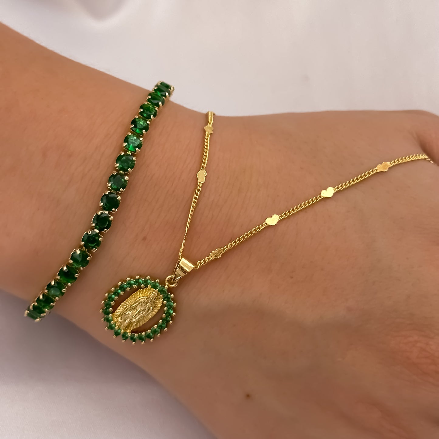 Cadena Tejido Cubana de Dama de 45cm + Virgen de Guadalupe Esmeralda + Pulsera Tennis Verde Esmeralda en Oro Laminado 18k con Garantia de por vida