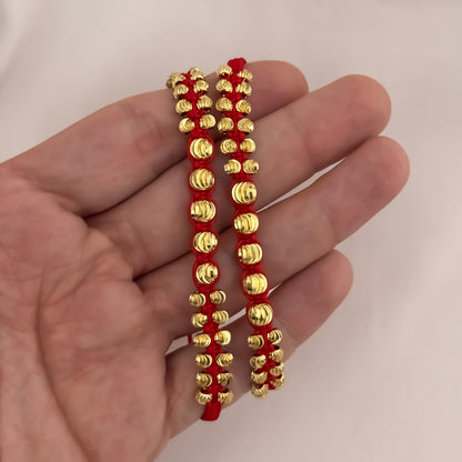 Promoción de 2 Brazales para Parejas Hilo Rojo en Balin Italiano de 6mm & 4mm Inquebrantable en en Oro Laminado 18k con Garantia de por vida
