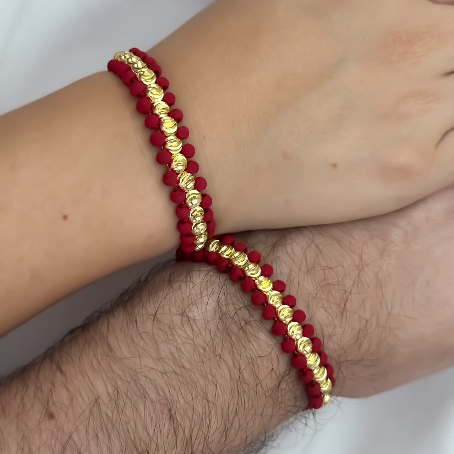Promoción de 2 Pulseras para Parejas Hilo Rojo en Balin Italiano de 4mm en en Oro Laminado 18k con Garantia de por vida