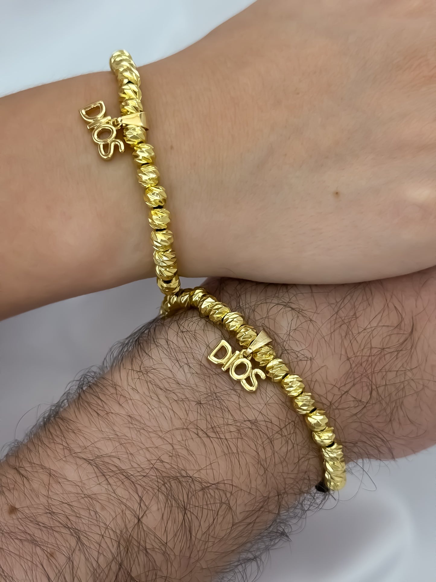 Promoción de 2  Pulseras para Parejas en Balin Italiano de 6mm con el Dije de Dios Protección en Oro Laminado 18k con Garantía de por vid