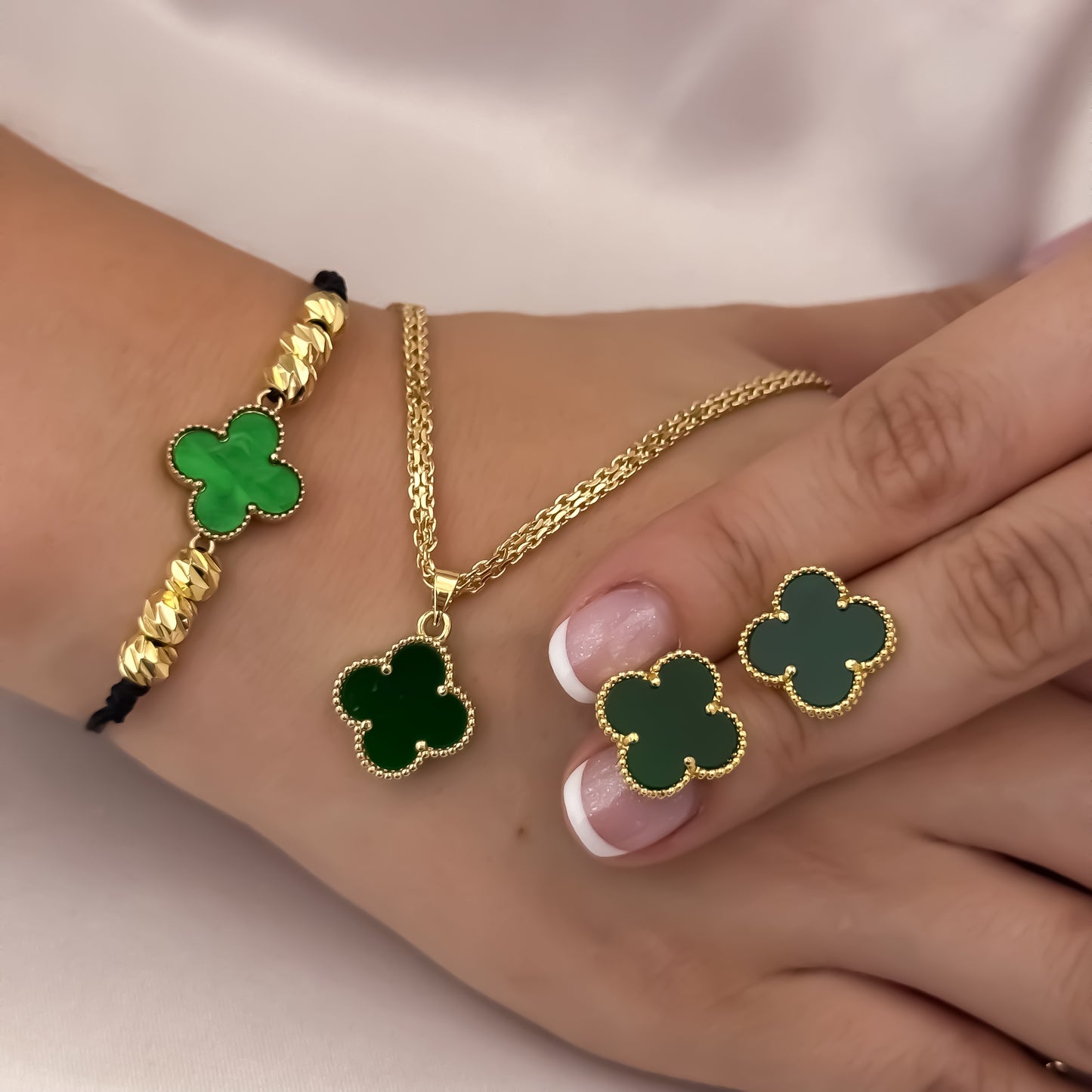 Cadena Tejido Chino de 45cm de 3mm + Dije Van Cleef  Verde Esmeralda  + Pulsera Van Cleef + Topo Van Cleef Verde Esmeralda  en Oro Laminado 18k con Garantia de por vida
