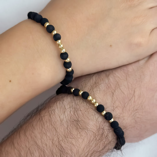 Promoción de 2  Pulseras para Parejas en Hilo Negro en Balin de 5mm Liso en Oro Laminado 18k