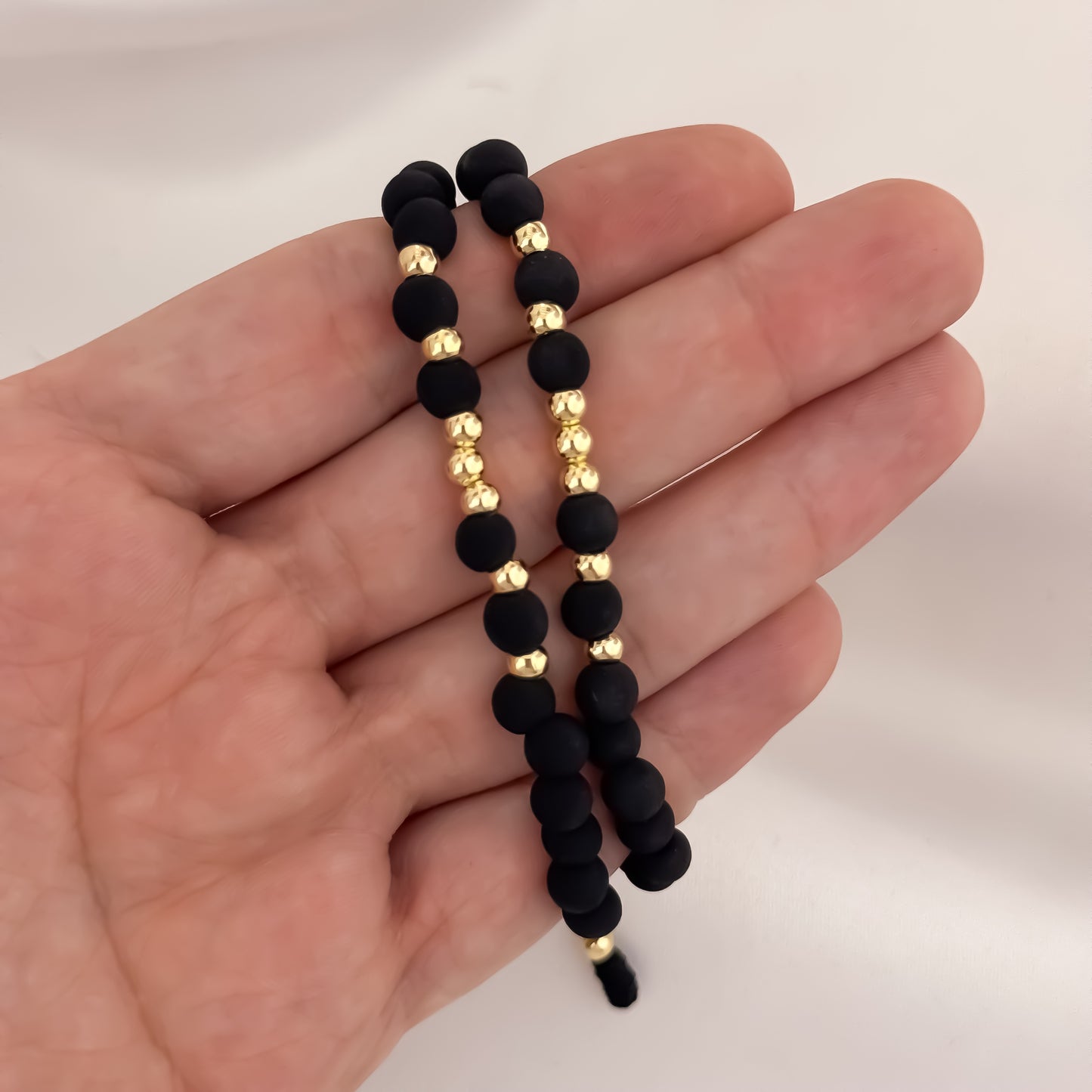 Promoción de 2  Pulseras para Parejas en Hilo Negro en Balin de 5mm Liso en Oro Laminado 18k