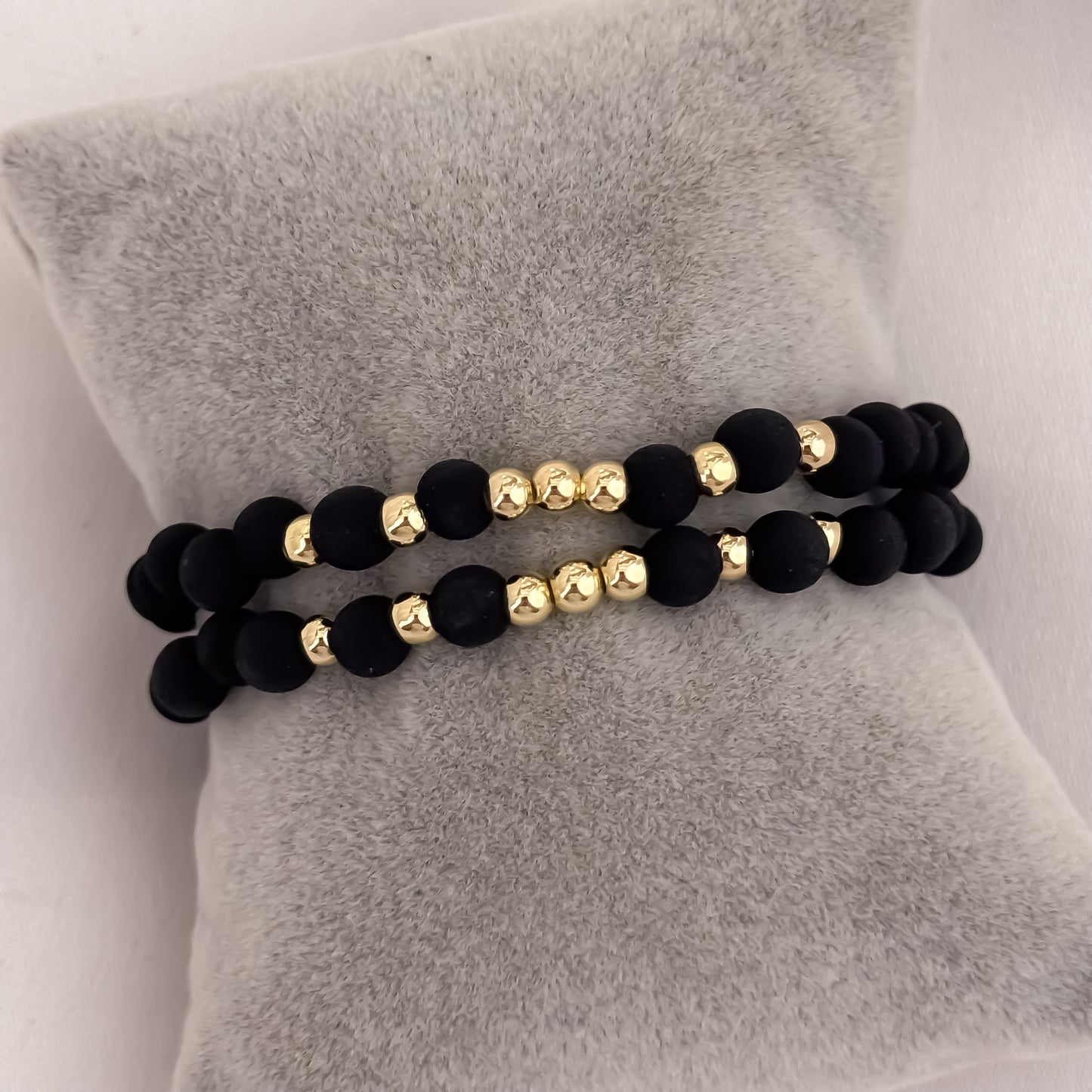 Promoción de 2  Pulseras para Parejas en Hilo Negro en Balin de 5mm Liso en Oro Laminado 18k