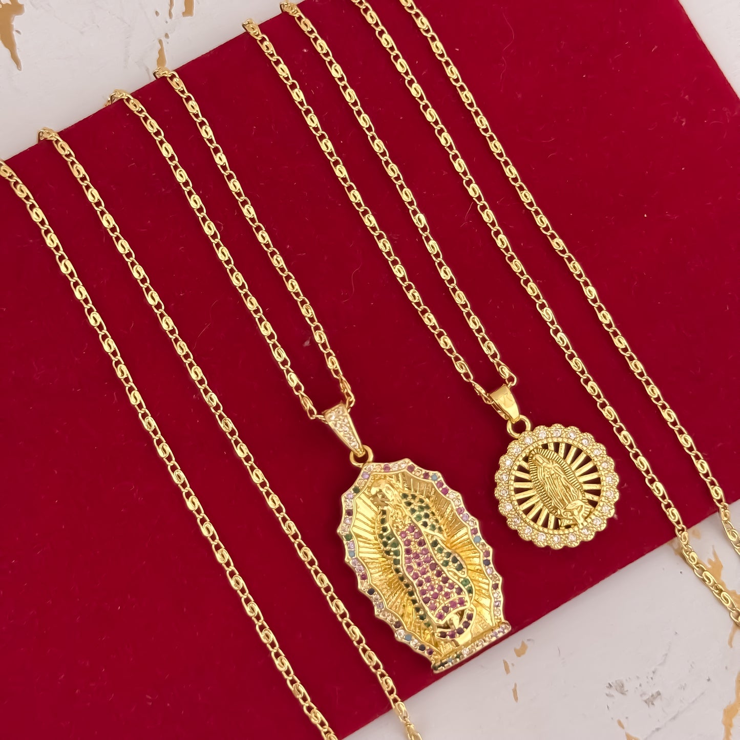 Promocion de Amor y Amistad Cadenas para Parejas de Hombre 60cm y Dama 45cm con Dije de  Virgen de Guadalupe  en Oro Laminado 18k con Garantia de por vida