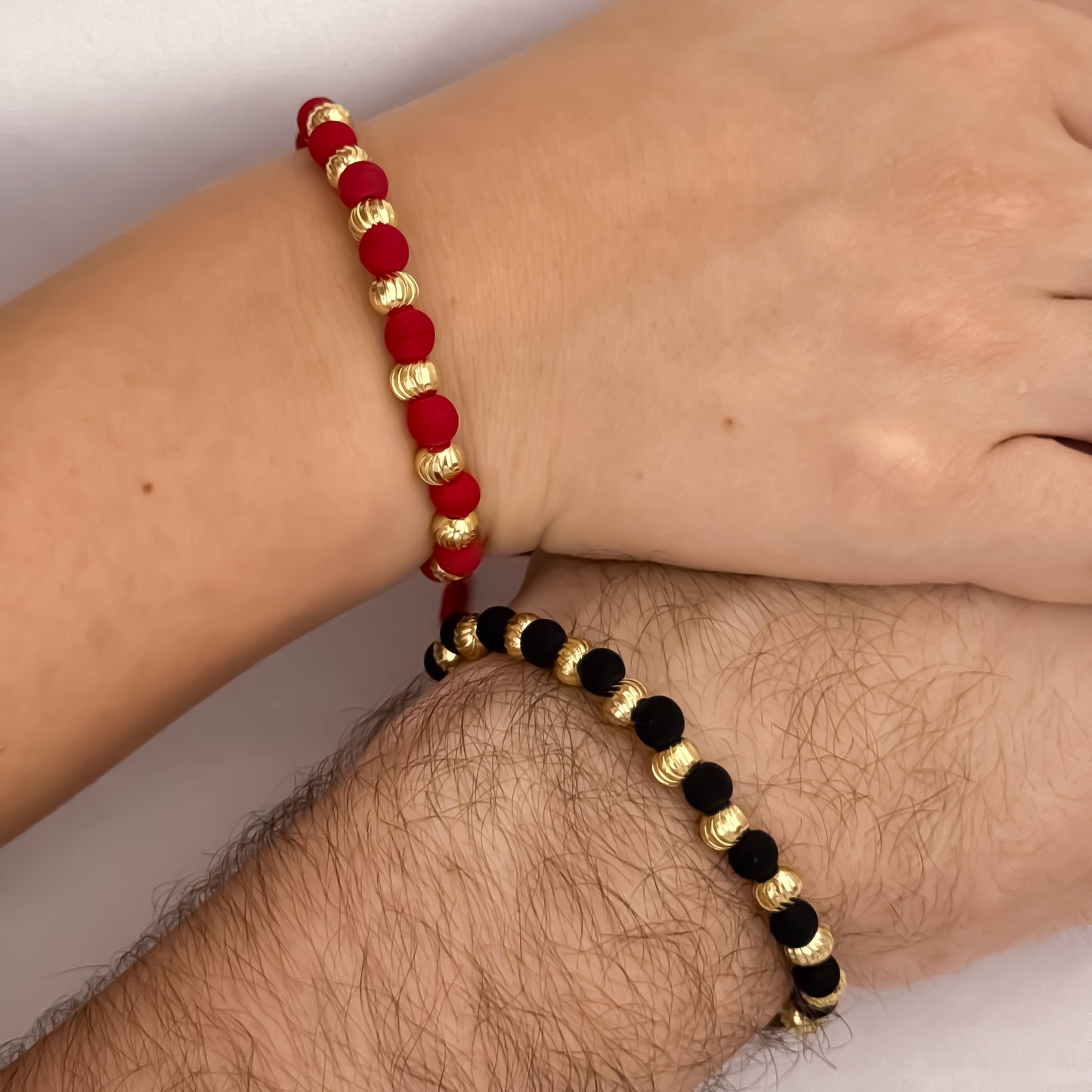 Promoción de Amor y Amistar 2 Pulseras Balin italiano de 8mm con Neopreno en Oro Laminado 18k con Garantía de por vida