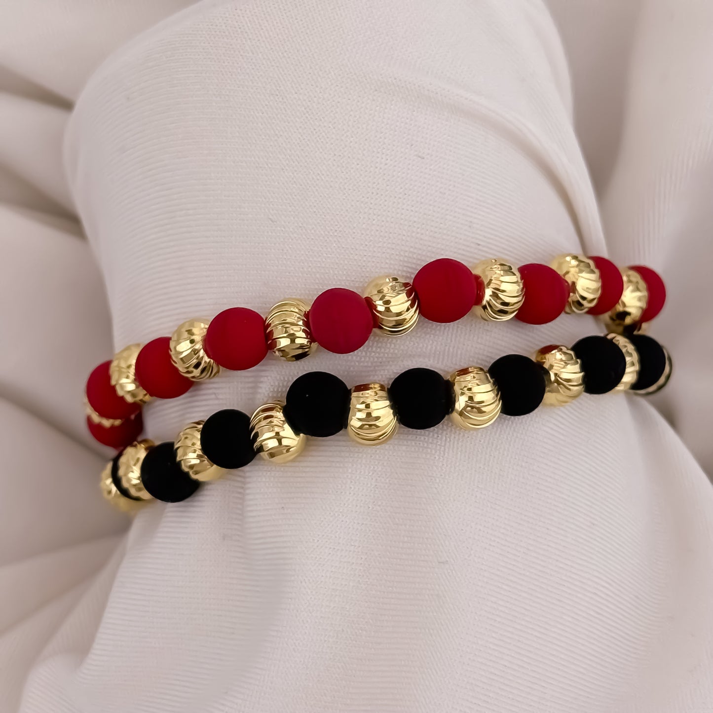 Promoción de Amor y Amistar 2 Pulseras Balin italiano de 8mm con Neopreno en Oro Laminado 18k con Garantía de por vida