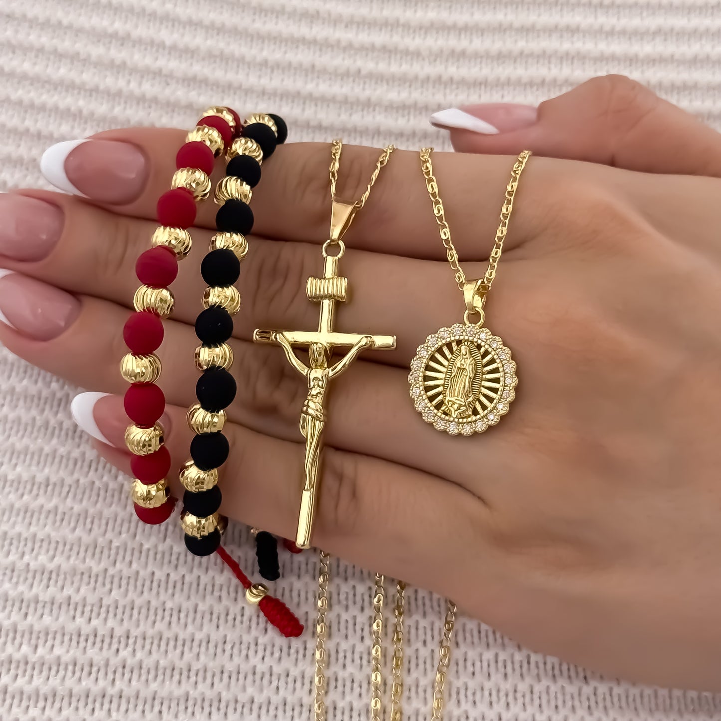 Promocion de Cadenas para Parejas en Tejido Caracol de Hombre 60 + Cruz Cristo Madero + Dama de 45cm  + Virgen de Guadalupe Tallada + 2 Pulseras con Neopreno en Balin Italiano de 6mm en Oro Laminado 18k con Garantia de por vida