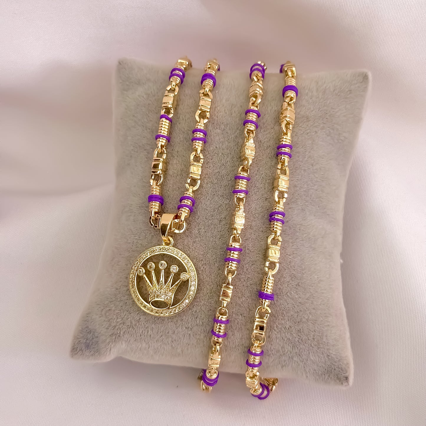 Cadena Tejido Rustica de Hombre de 60cm de 4mm con Cauchos Morado + Corona Rolex con Micro Circones Cristales en Oro Laminado 18k con Garantía de por vida