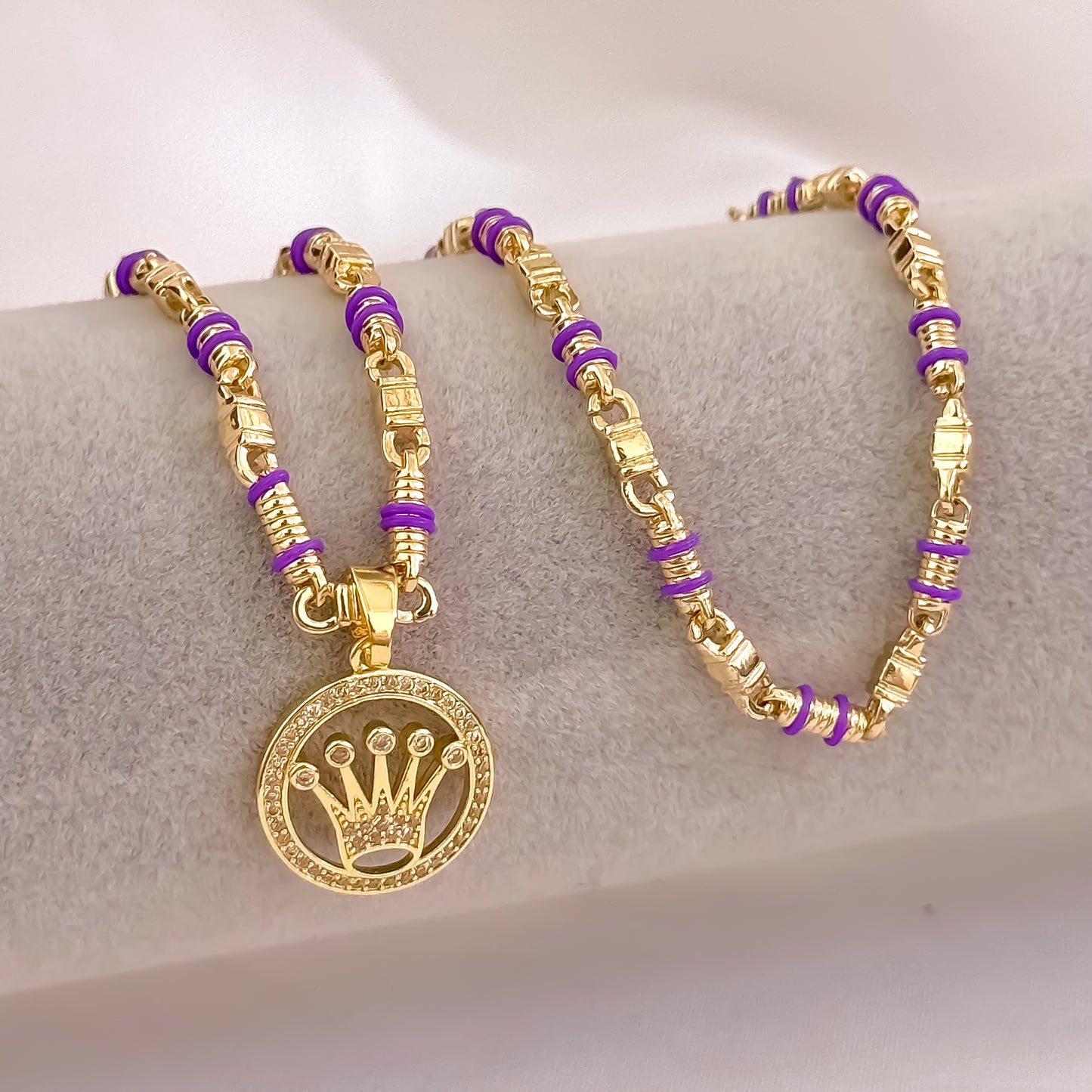 Cadena Tejido Rustica de Hombre de 60cm de 4mm con Cauchos Morado + Corona Rolex con Micro Circones Cristales en Oro Laminado 18k con Garantía de por vida