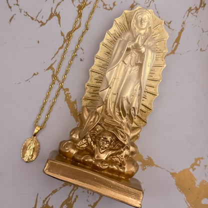 EL Detalle Perfecto para Mama Cadena Singapur de Dama de 45cm + Virgen de Guadalupe en Oro Laminado 18k con Garantia de por vida + Porcelana Virgen de Guadalupe