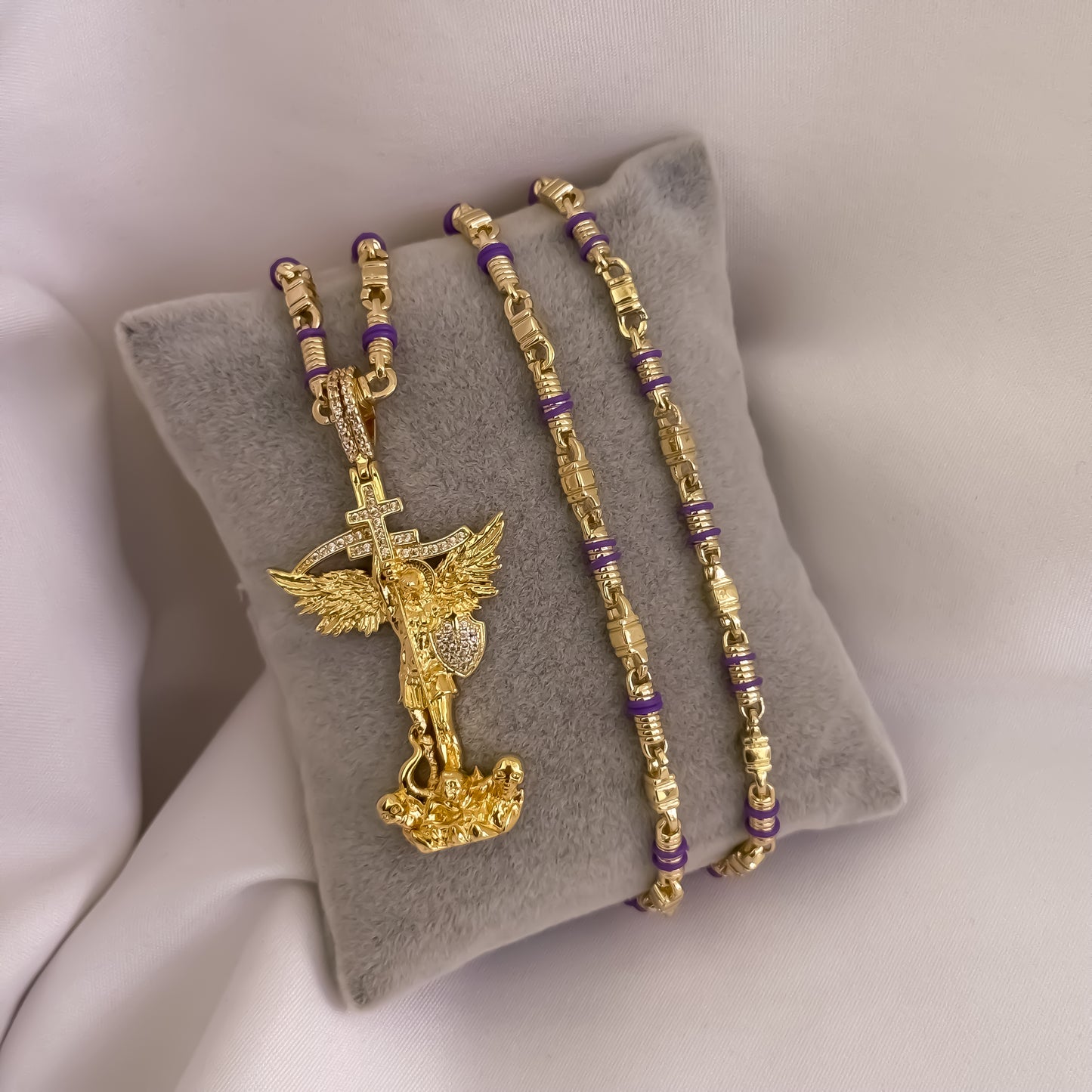 Cadena Rustica de hombre de 60cm de 3mm + Cauchos Morados + San Miguel Arcangel en Oro Laminado 18k con Garantia de por vida