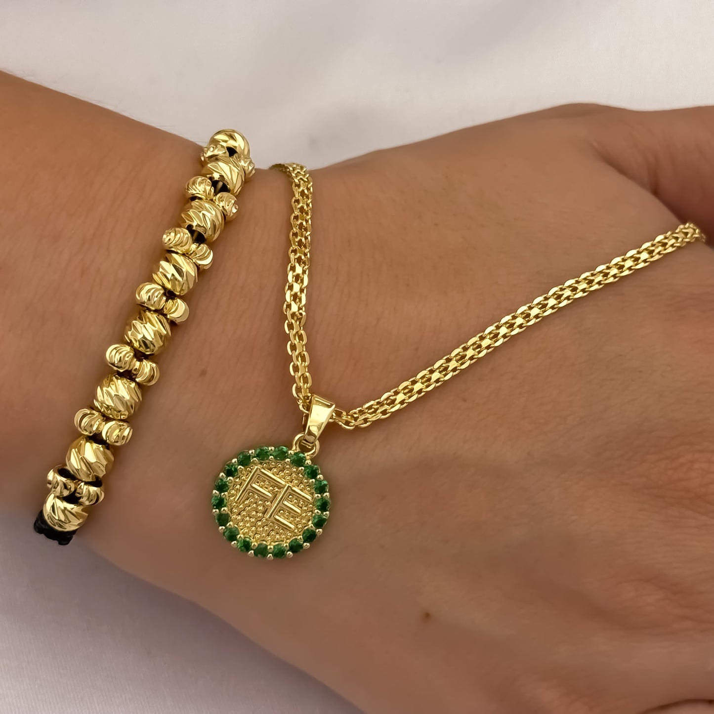 Cadena Tejido Chino de Dama de 45cm de 3mm + Dije de Fe con Micro Circones Verde Esmeralda + Pulsera Doble Carril Balin Italiano e 4mm en Oro Laminado 18k