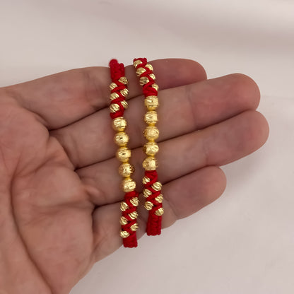 Promoción de 2 Pulseras para Parejas Hilo Rojo en Balin Diamantado de 6mm & 4mm en en Oro Laminado 18k con Garantia de por vida