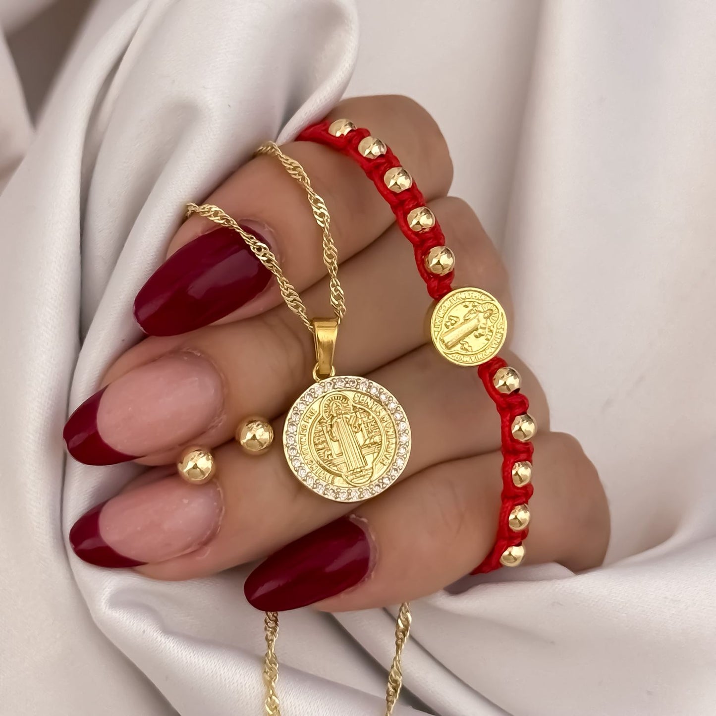 Cadena Tejido Singapur de Dama de 45cm + San Benito con Micro Circones Cristales + Topo Balin de 6m + Pulsera San Benito Protección Hilo Rojo en Oro Laminado 18k con  Garantia de por vida